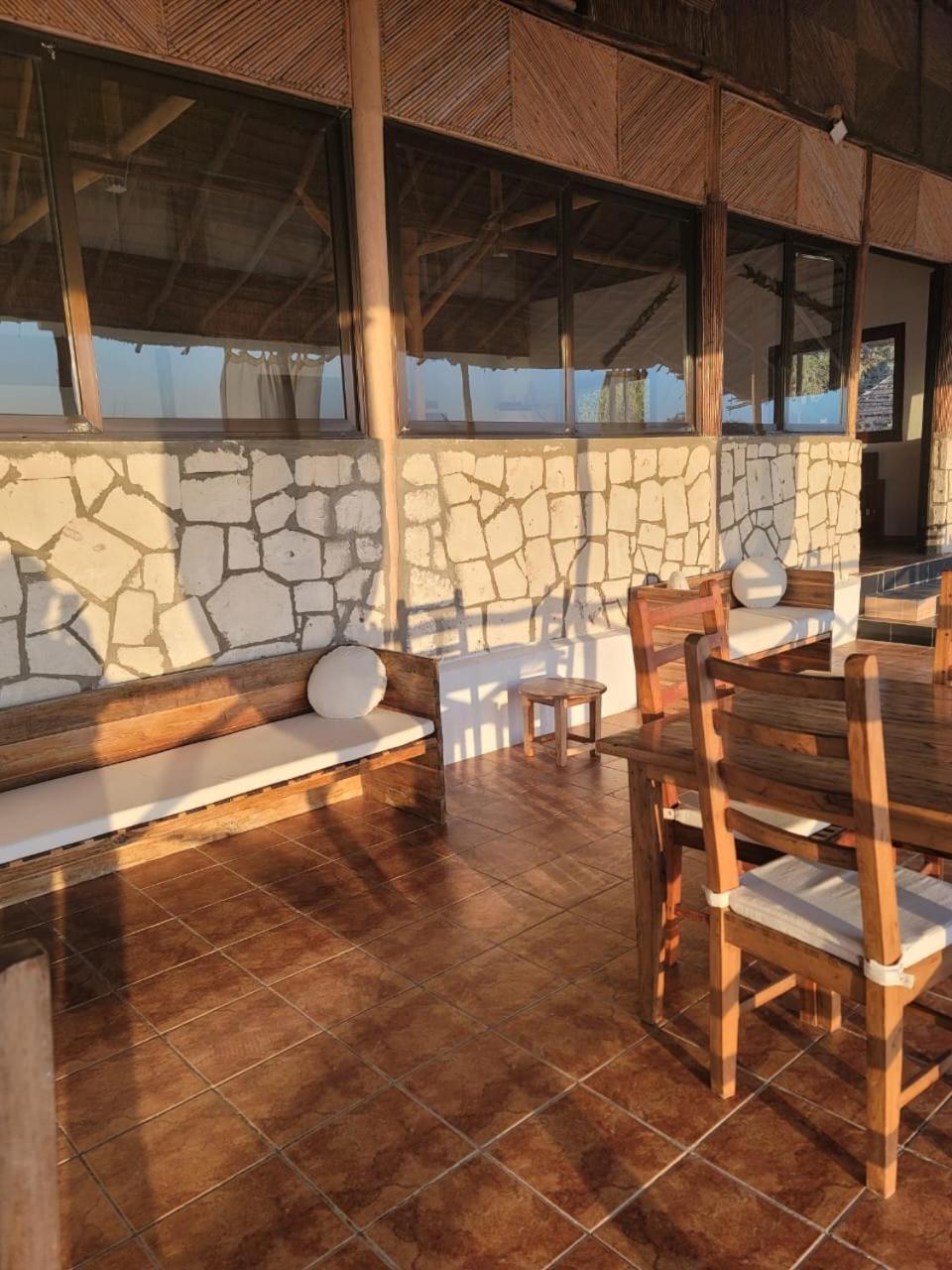 Shangri-La Lodge Ambatomilo Luaran gambar